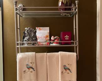 Shelf, Towels with birds