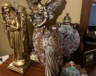 Angel Statues, Blue/White kitty cat