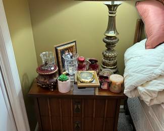 Nightstand, lamp