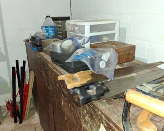 Workbench equipment.