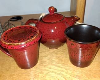 Ceramic 2 cup tea set with steeping cover.