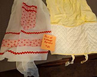 Vintage aprons - set of 2