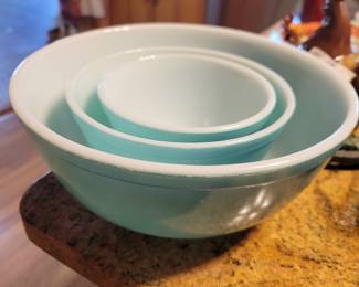 Robin Egg Blue Pyrex Mixing Bowl Set
