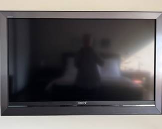 Sony 46" KDL-46WL135 TV. Photo 1 of 2.