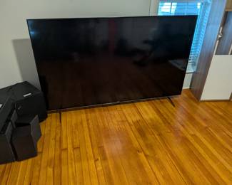 TV unmounted and ready to go to a new home. It's next to an outlet so you can turn it on and test it first. 