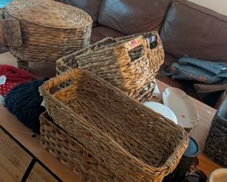 Lots of wicker baskets in great condition. 