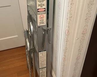Aluminum step ladder
