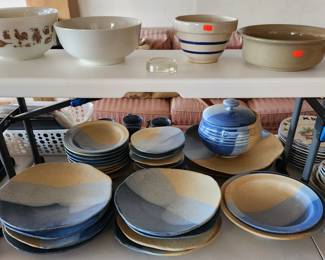 Pottery dishes
