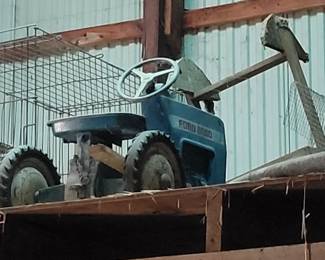 Pedal tractor
