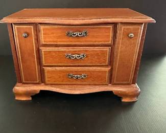 vtg. jewelry box