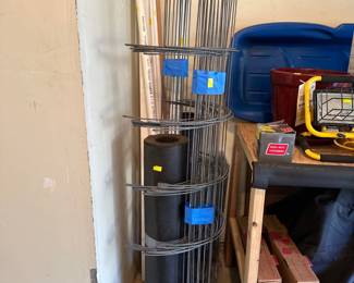 Tomatoe cages and roofing felt