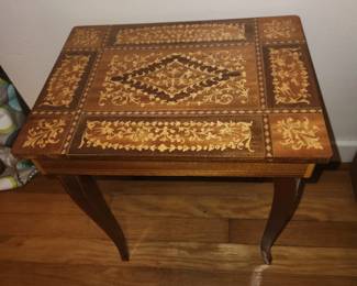 Italian music box table