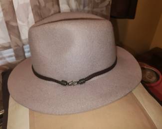 House of Harlow hat
