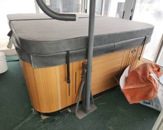 Great Lakes 4 person hot tub