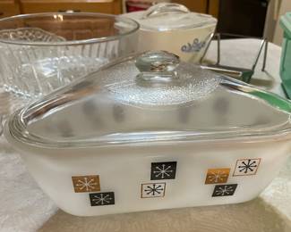 VTG Island Glass Triangular Snowflake Pattern Casserole Dish