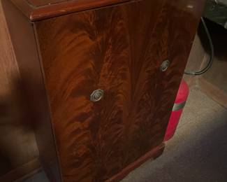 Nice VTG Bar Cabinet