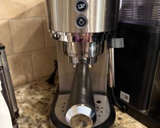 Larinest espresso machine with milk frother