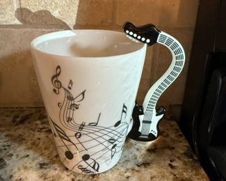 Music (guitar) cup