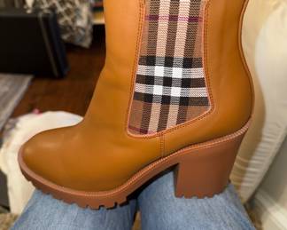 New Women’s Burberry boots size 8 1/2