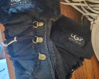 Lots of Uggs including gloves 