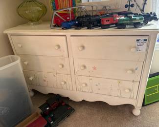 Kathy Ireland 6- Drawer Dresser 