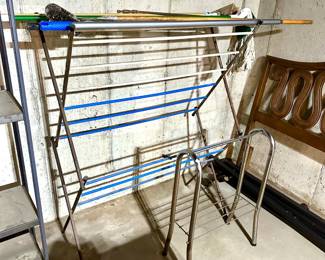 Laundry drying rack