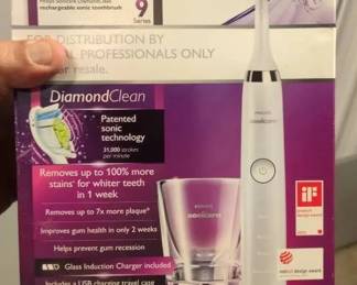 WST019 (1) Unused, Like New Phillips SONICARE "DiamondClean" Dental Care Set.
