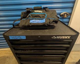 WST093 "HUSKY" (5) Drawer Locking Toolbox & Tools up for Auction! HEAVY! 500 LBS +/-.