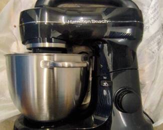 WST032 (1) Unused Hamilton Beach Mixer and Accessories for the Kitchen.