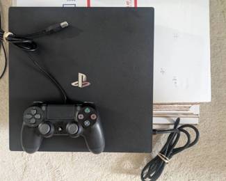 WST044 (1) PS4 PlayStation 4 Gaming System, DVD Vault and Accessories.