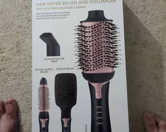 WST056 (1) Unused Women's Hair Dryer Brush and Volumizer with 4 Heads from "ELLE" Premier Edition.