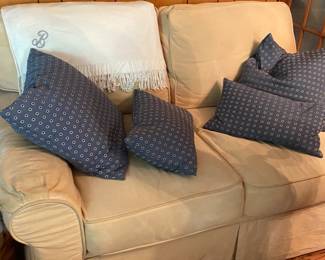 Slipcover loveseat