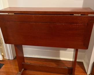 Drop leaf table