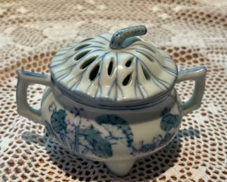Incense pot