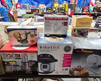 Pressure cooker, Magic bullet, Apple Corer, InstaPot, Meat Slicer, KitchenAid Hand Mixer, Sauce Master