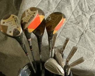 Vintage Wilson Golf Clubs & Golf Bag