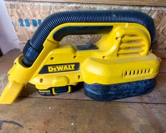 DeWalt Cordless Wet/Dry Portable Vac
