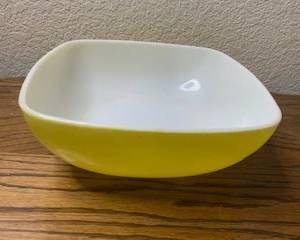 Vintage 1940's Pyrex Yellow Square Bowl