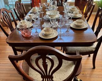 Dining Table/2 Leaves, Chairs