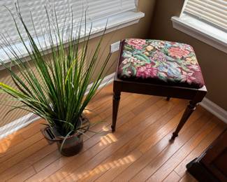 Needlepoint Stool, Decor