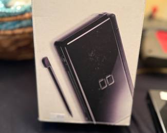 Vintage Nintendo DS lite - like new. 