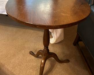 oval side table