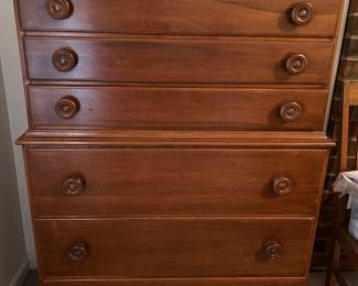 chest of drawers