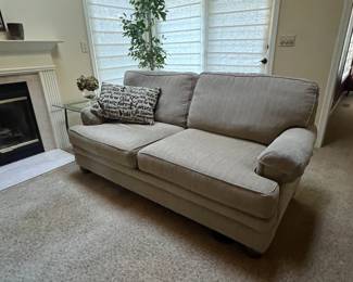 Modern couch with flipable cushions...