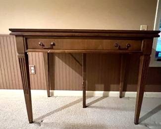 Table can open up to become a dining table - needs attention on exactly how to maneuver - false drawer