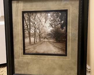 Many unique wall art pieces -