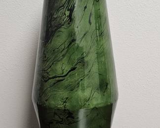 Modern Design Green Swirl Metal Vase, 1/2
