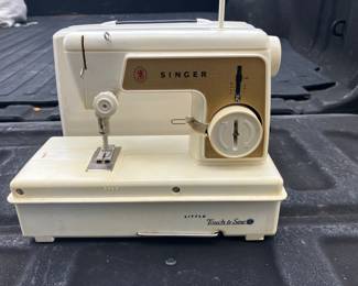 Singer travel machine