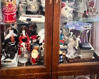 Antique and Collectible lovers’ Dream! Curio is filled with many collectibles such as large matryoshka (Russian nesting doll), several antique vases, Dolls dressed in traditional Japanese attire and more!! Don’t miss out!