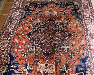 Oriental rug measuring 5’ by 7’